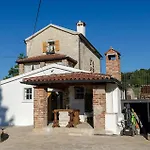 Blazeni Miroslav Bulesic Hébergement de vacances Vranje Selo